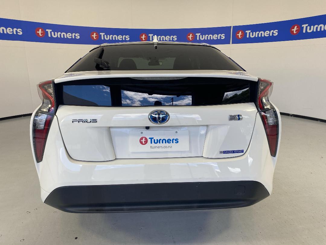 Photo '6' of Toyota Prius