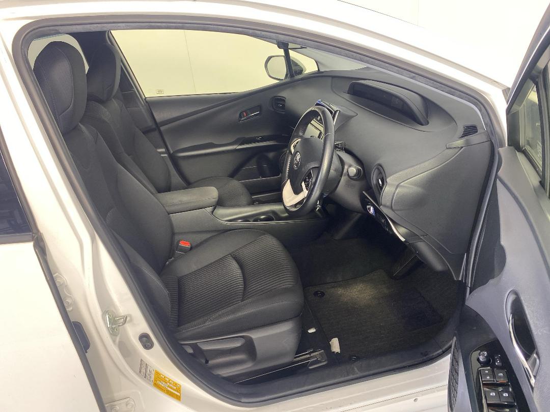 Photo '16' of Toyota Prius