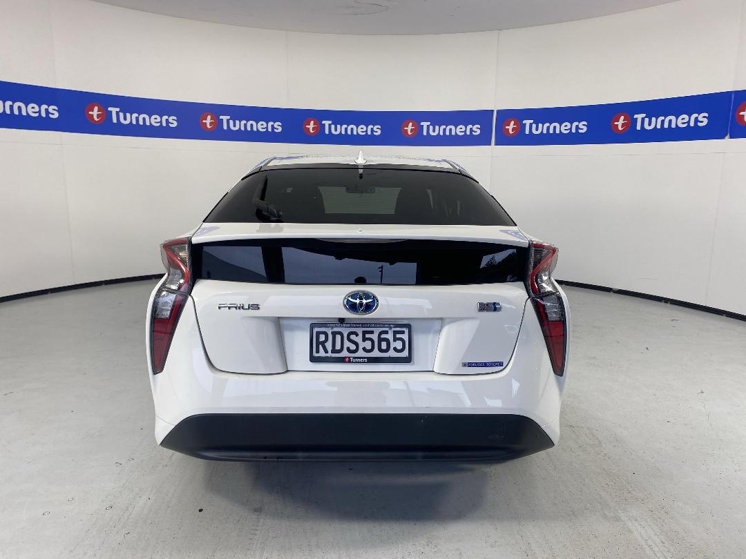 Photo '6' of Toyota Prius