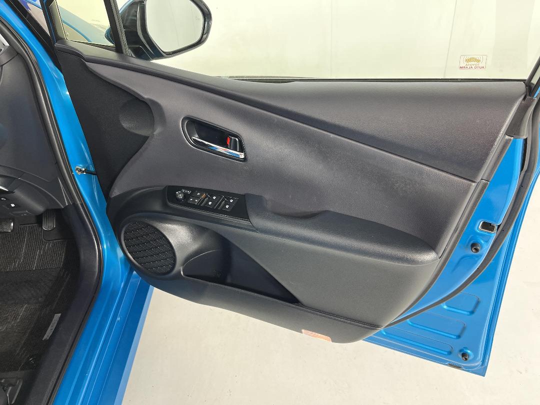 Photo '15' of Toyota Prius Photo '15' of Toyota Prius