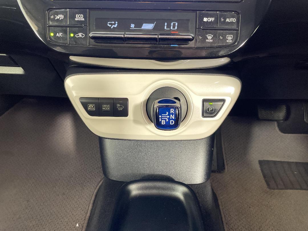 Photo '18' of Toyota Prius