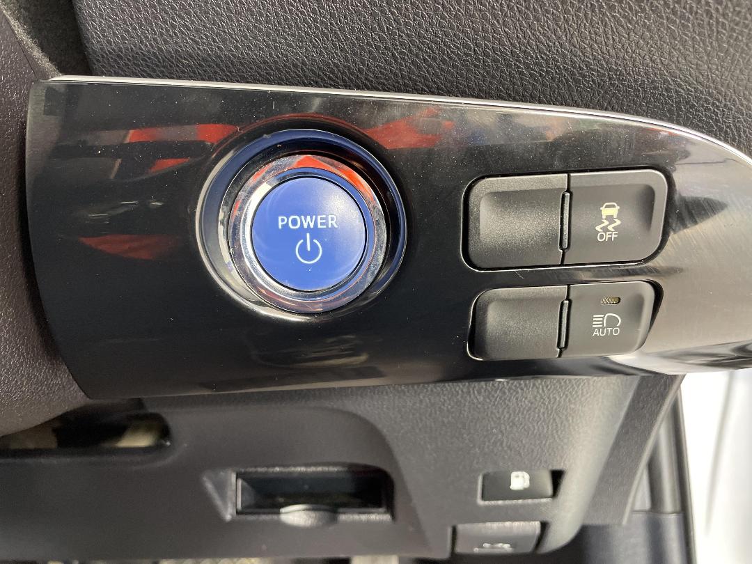 Photo '24' of Toyota Prius