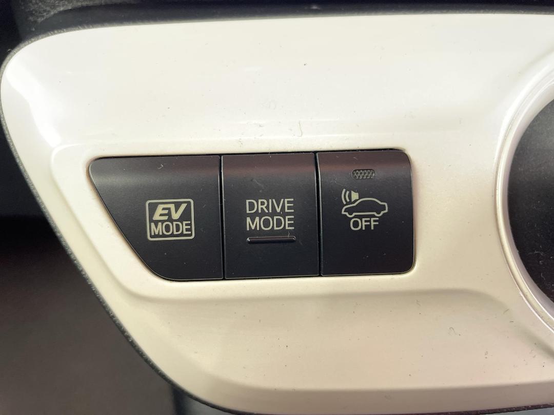 Photo '28' of Toyota Prius