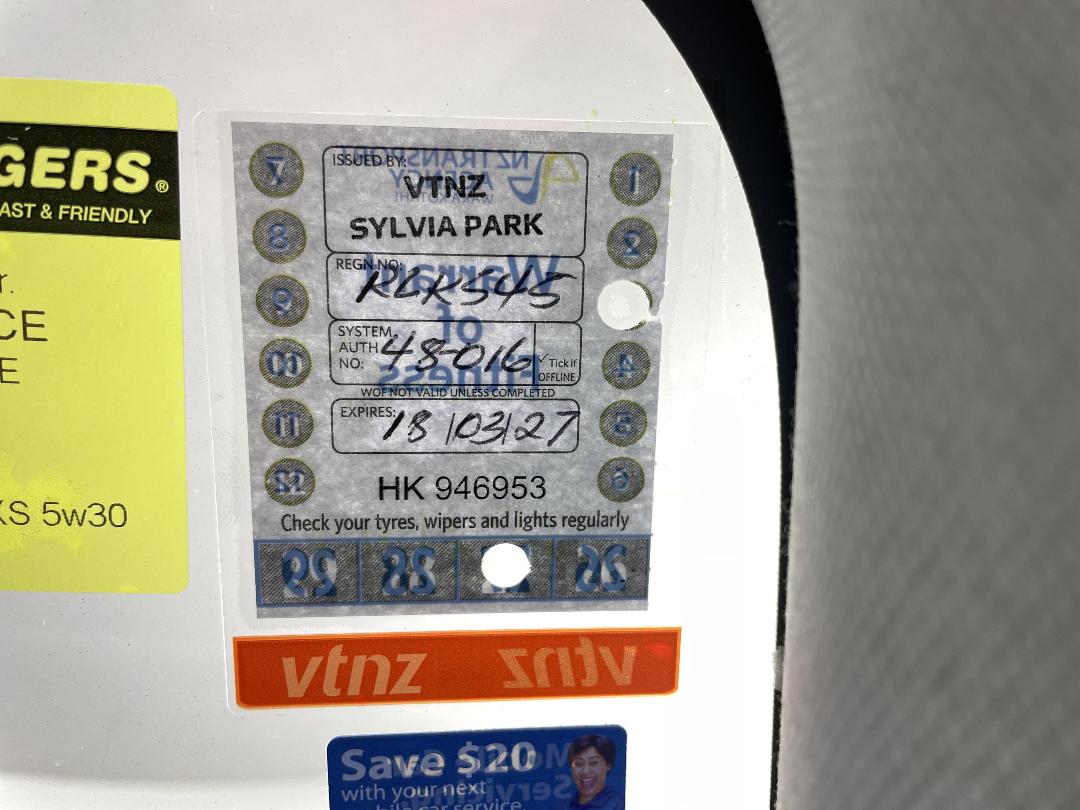 Photo '30' of Toyota Prius