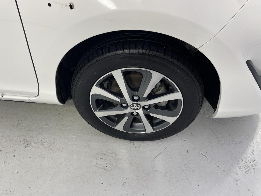 Photo '9' of Toyota Prius C