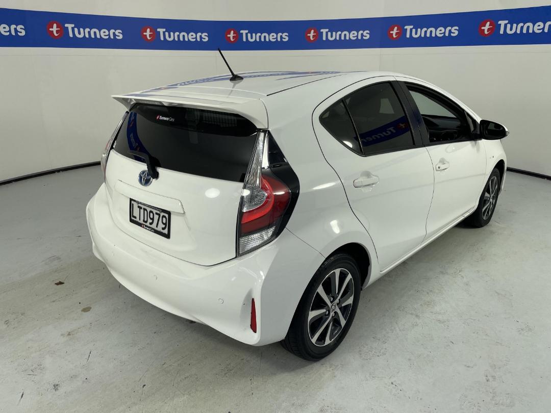 Photo '7' of Toyota Prius C
