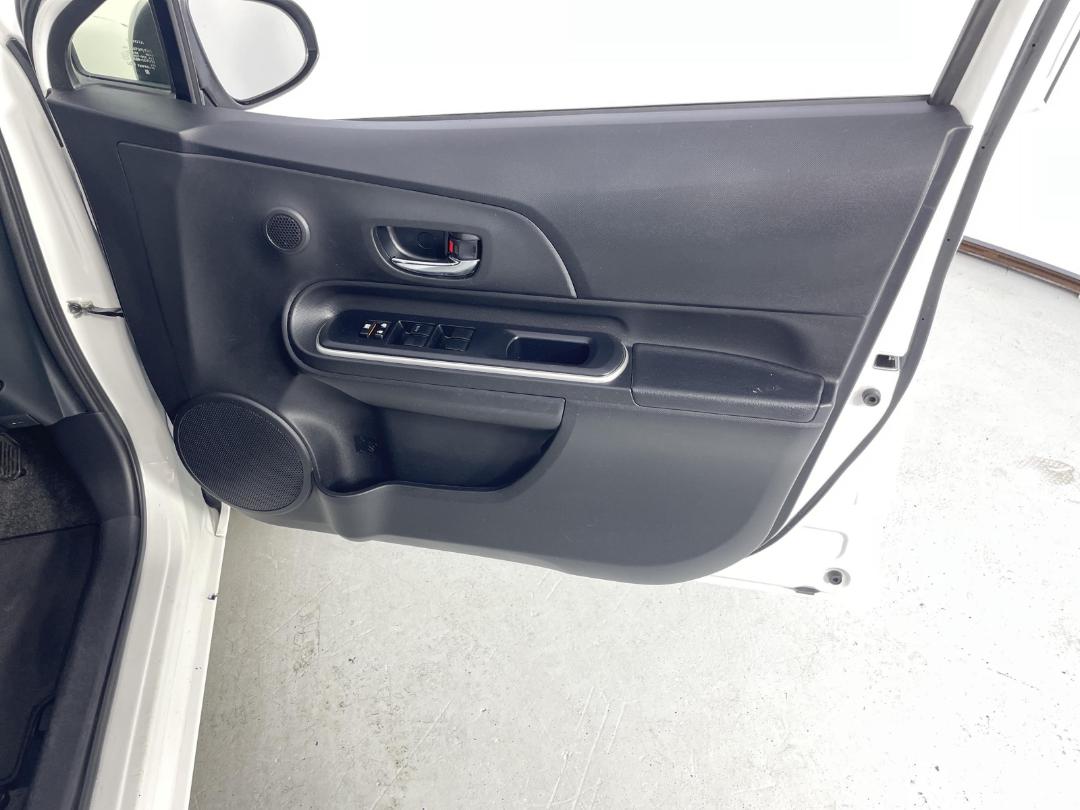 Photo '15' of Toyota Prius C