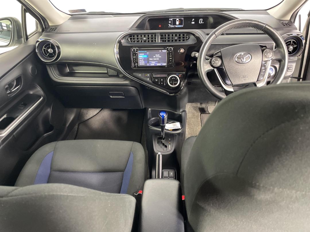 Photo '17' of Toyota Prius C