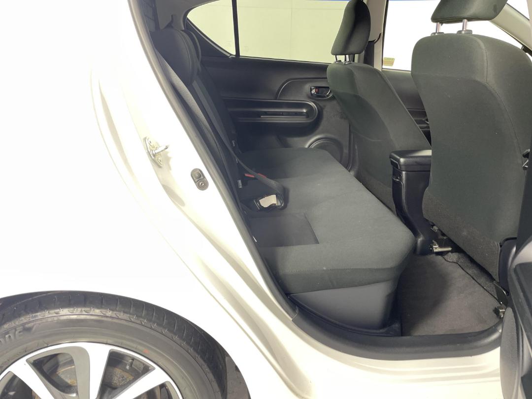 Photo '20' of Toyota Prius C