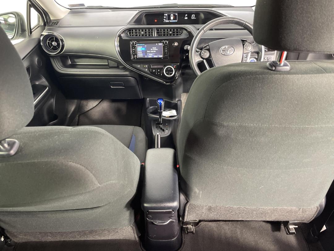 Photo '18' of Toyota Prius C