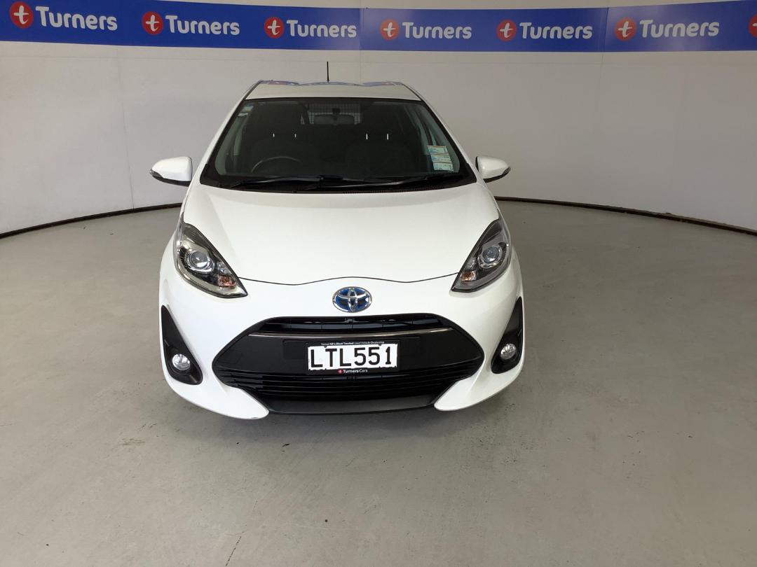 Photo '2' of Toyota Prius C