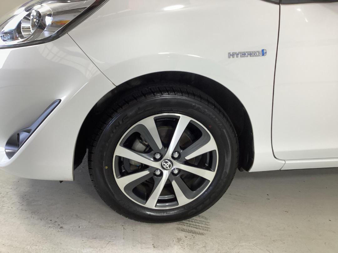 Photo '10' of Toyota Prius C