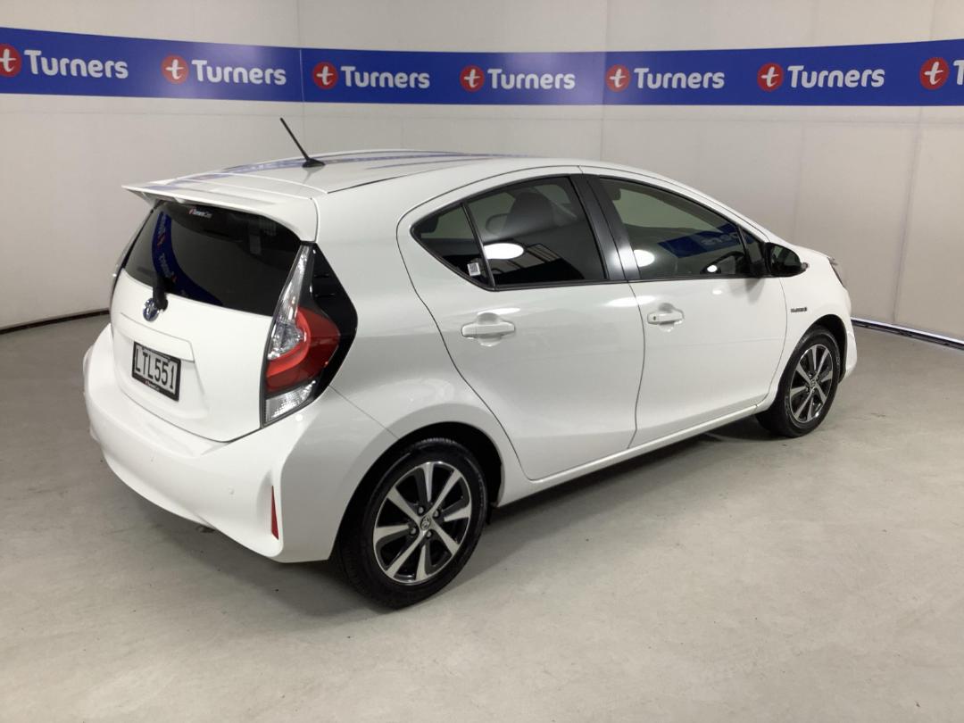 Photo '7' of Toyota Prius C