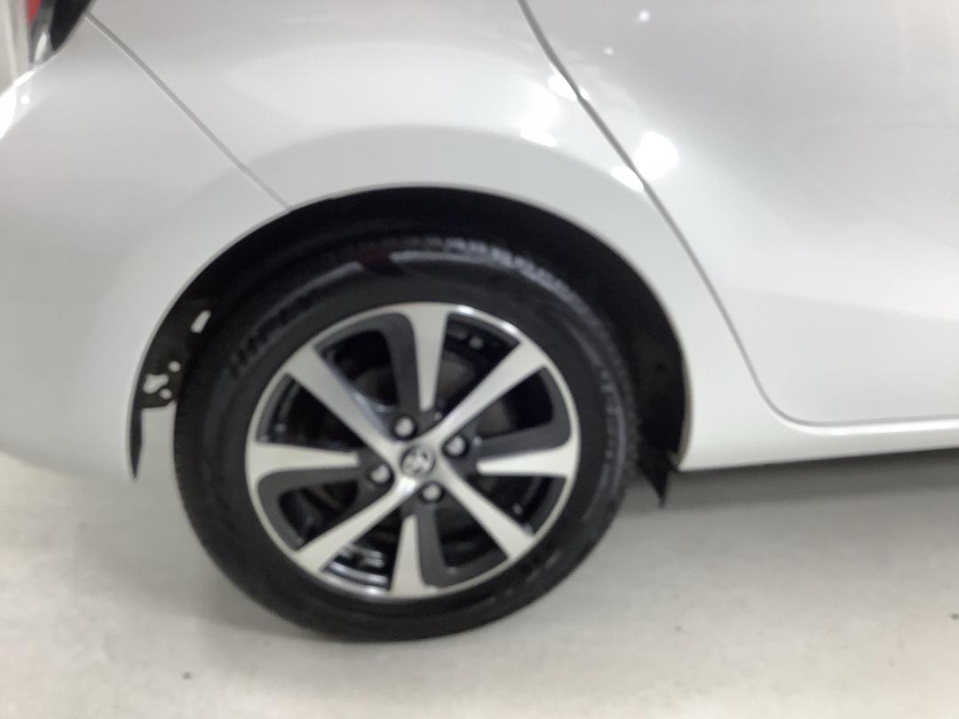 Photo '12' of Toyota Prius C