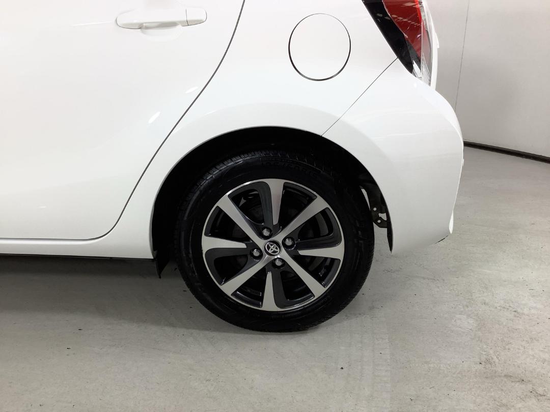 Photo '11' of Toyota Prius C