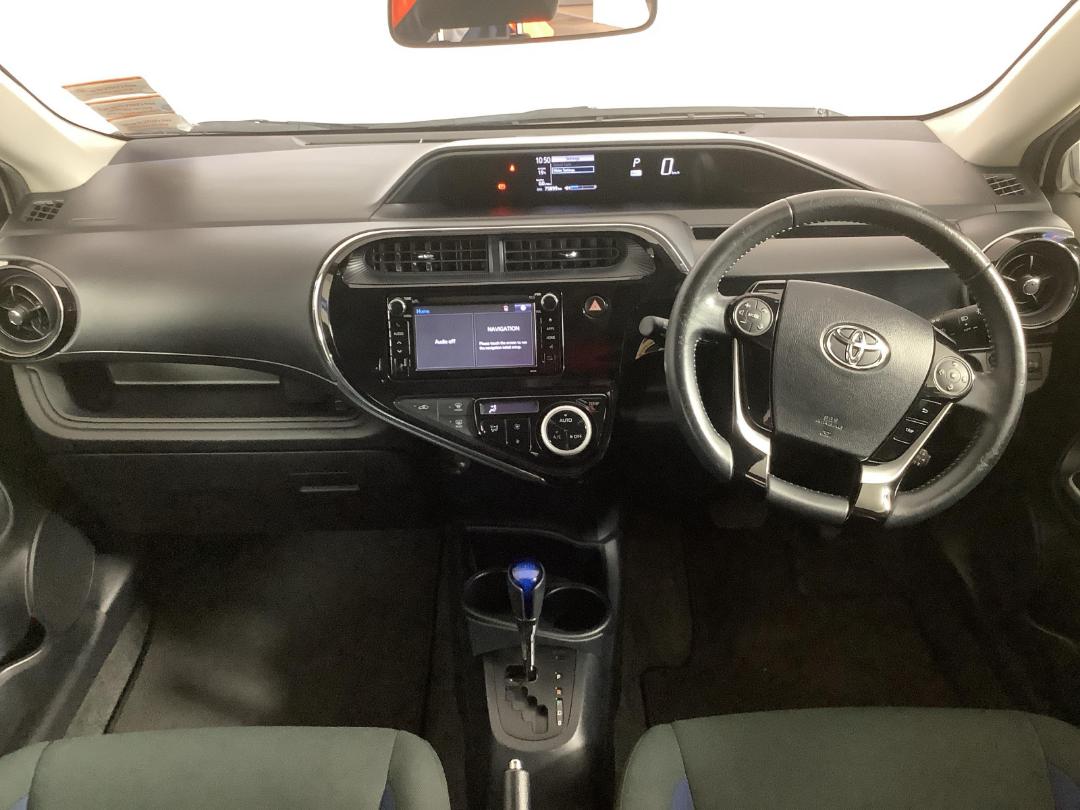Photo '17' of Toyota Prius C