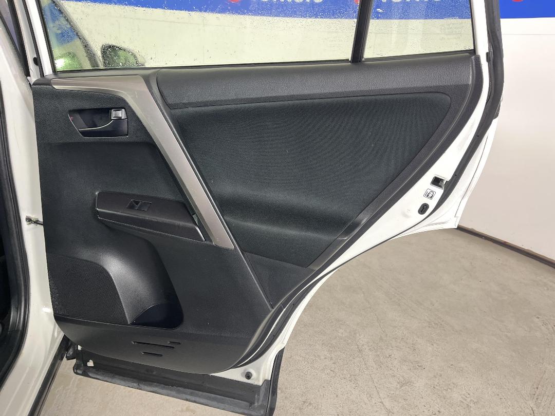 Photo '19' of Toyota Rav4 Photo '19' of Toyota Rav4