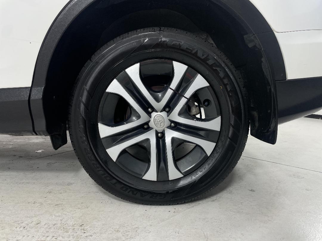 Photo '11' of Toyota Rav4