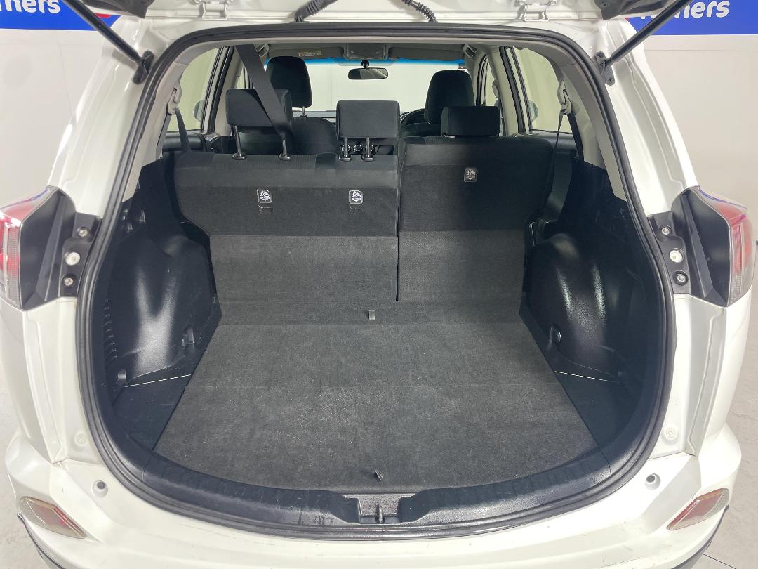 Photo '14' of Toyota Rav4