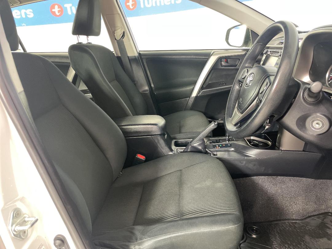 Photo '16' of Toyota Rav4