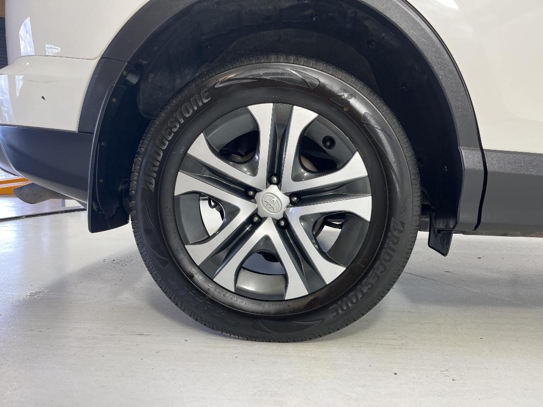 Photo '12' of Toyota Rav4