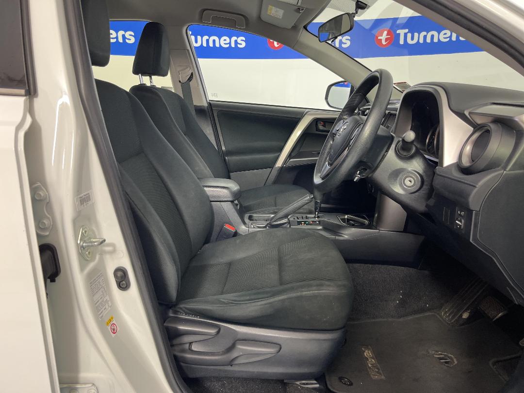 Photo '16' of Toyota Rav4