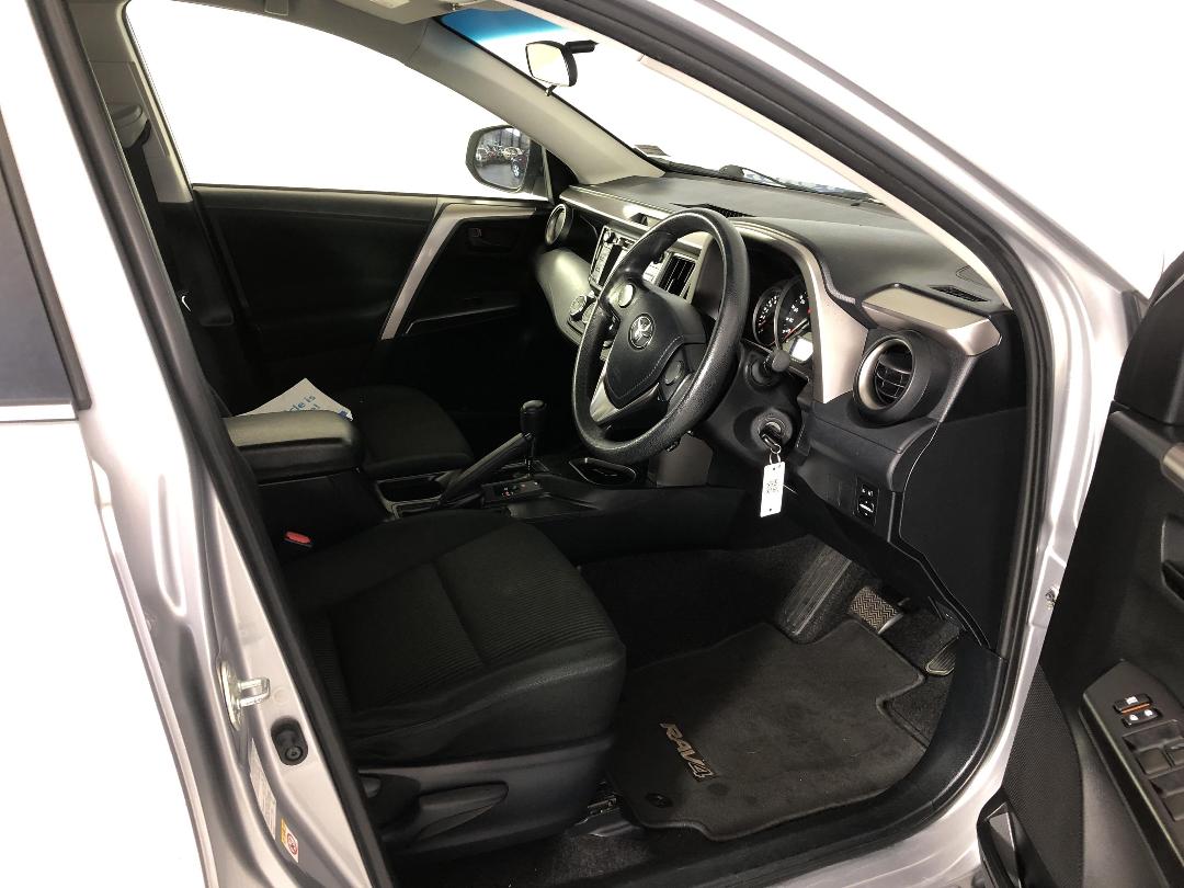 Photo '16' of Toyota Rav4 Photo '16' of Toyota Rav4