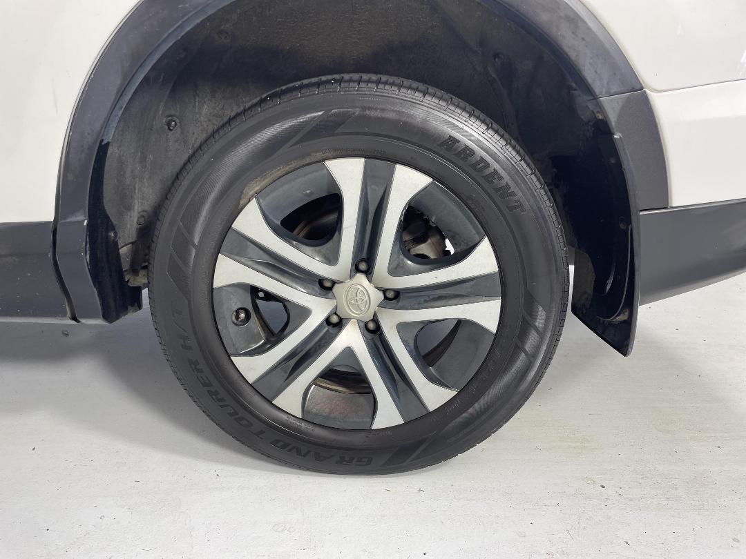 Photo '11' of Toyota Rav4