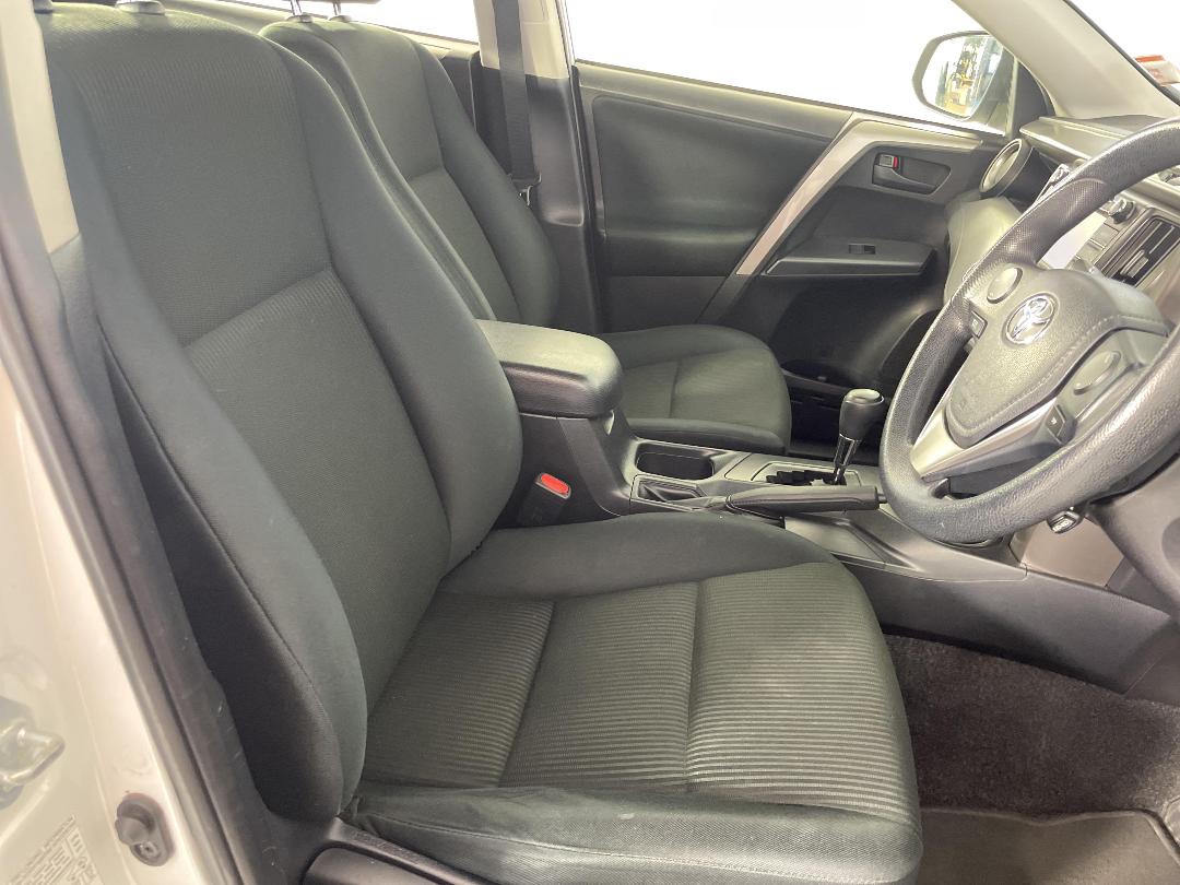 Photo '16' of Toyota Rav4