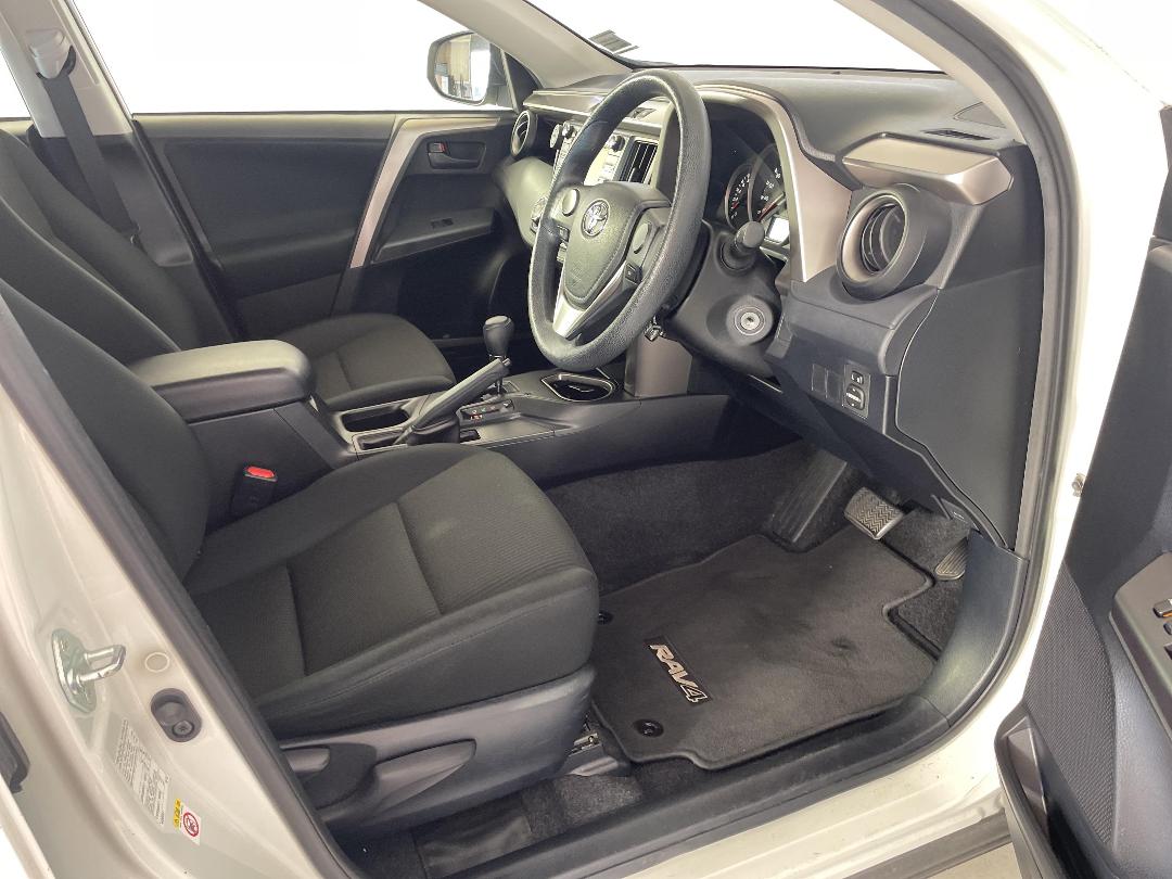 Photo '16' of Toyota Rav4