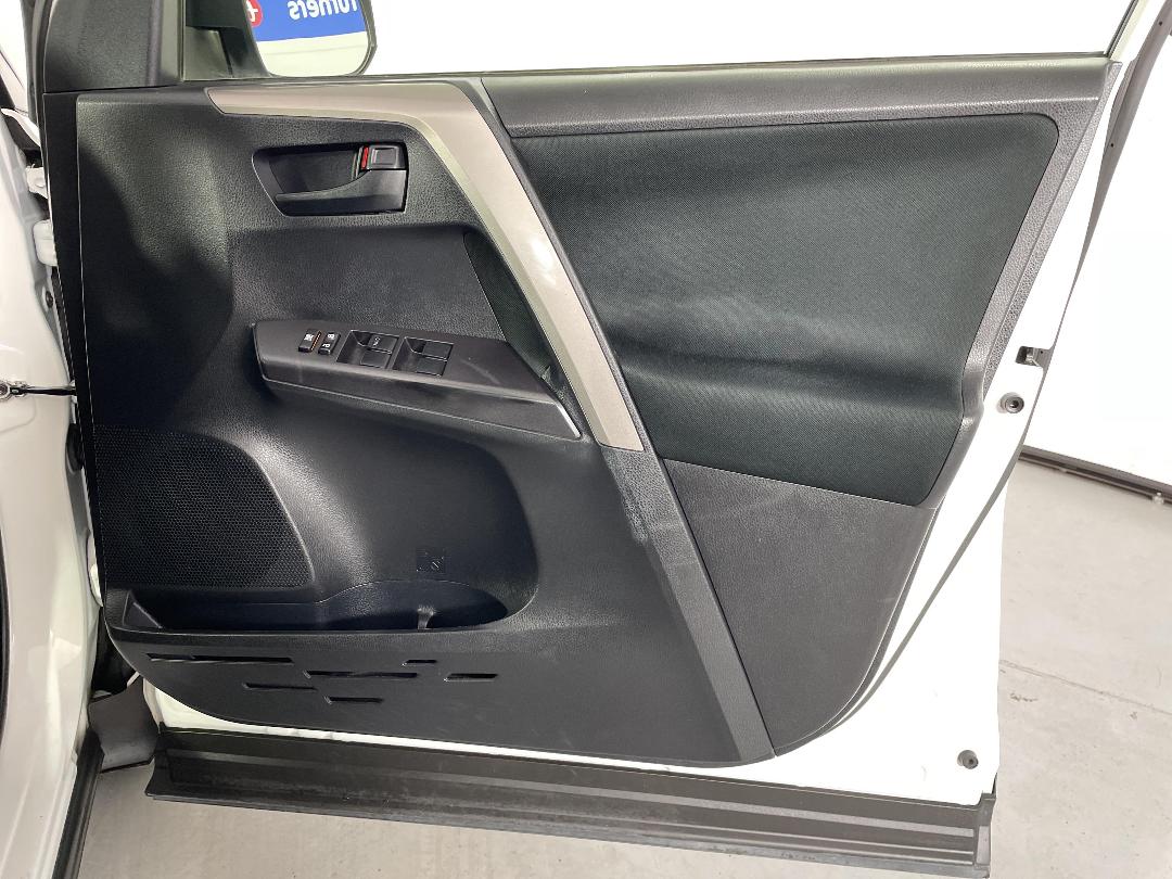 Photo '15' of Toyota Rav4 Photo '15' of Toyota Rav4