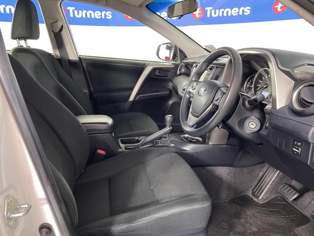 Photo '16' of Toyota Rav4 Photo '16' of Toyota Rav4