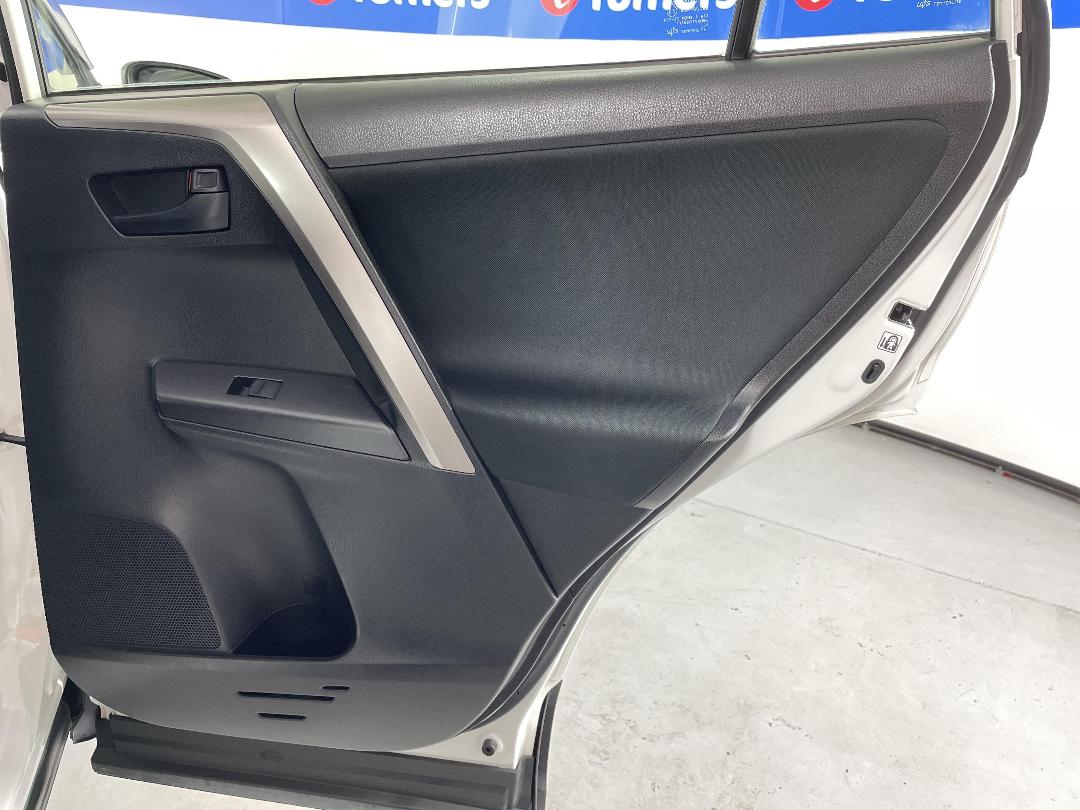 Photo '19' of Toyota Rav4 Photo '19' of Toyota Rav4