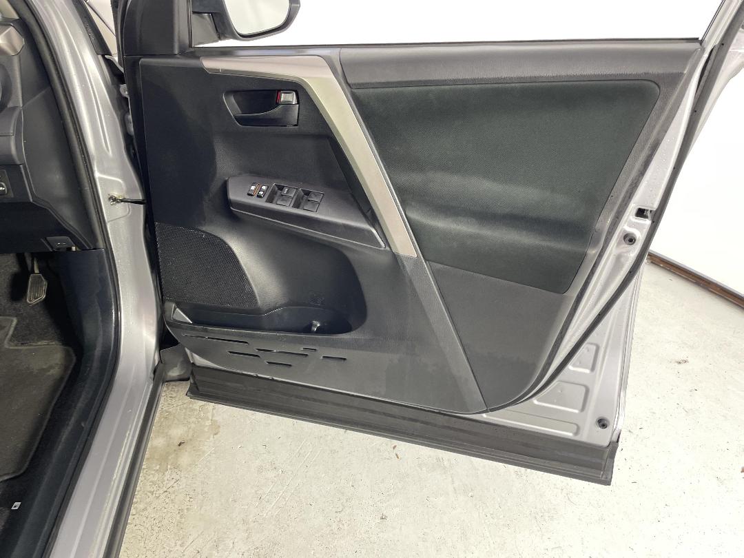 Photo '15' of Toyota Rav4