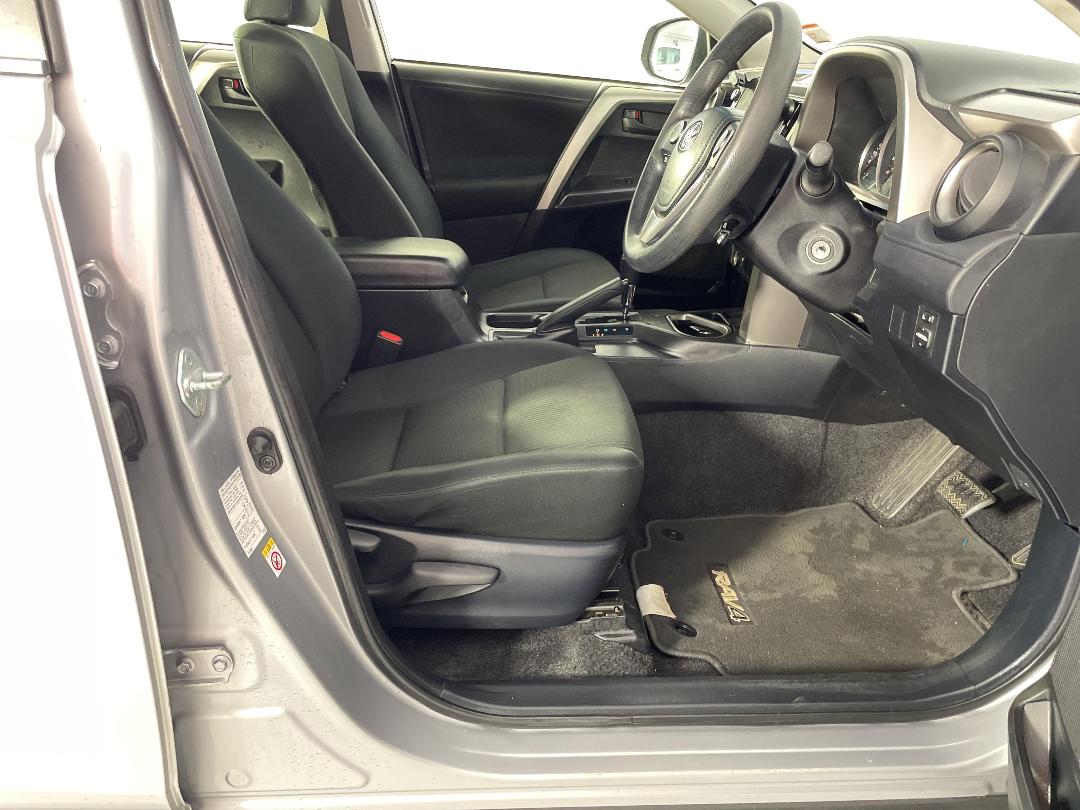 Photo '16' of Toyota Rav4