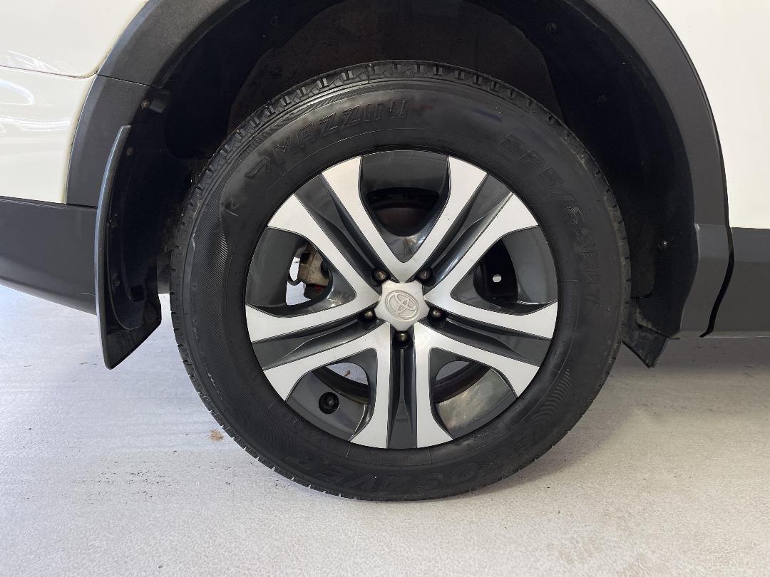 Photo '12' of Toyota Rav4