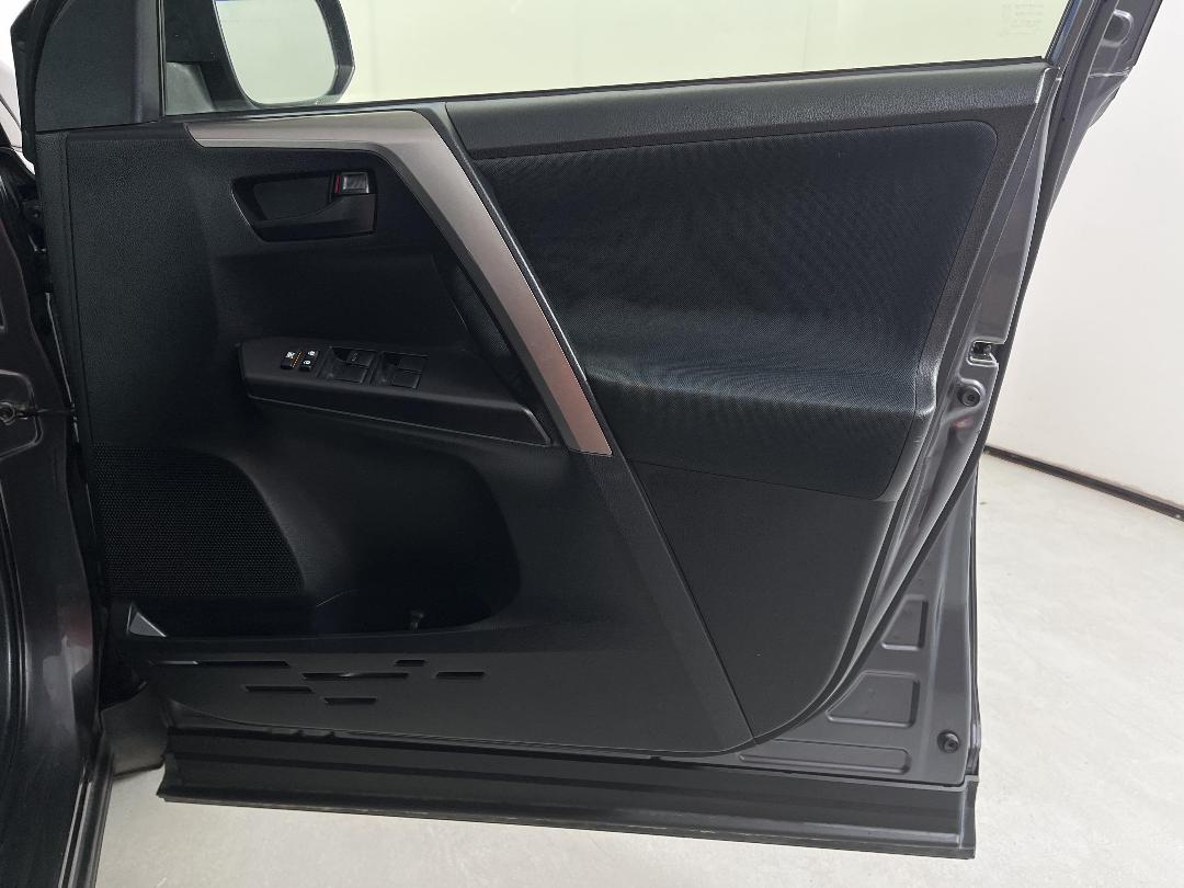 Photo '15' of Toyota Rav4 Photo '15' of Toyota Rav4