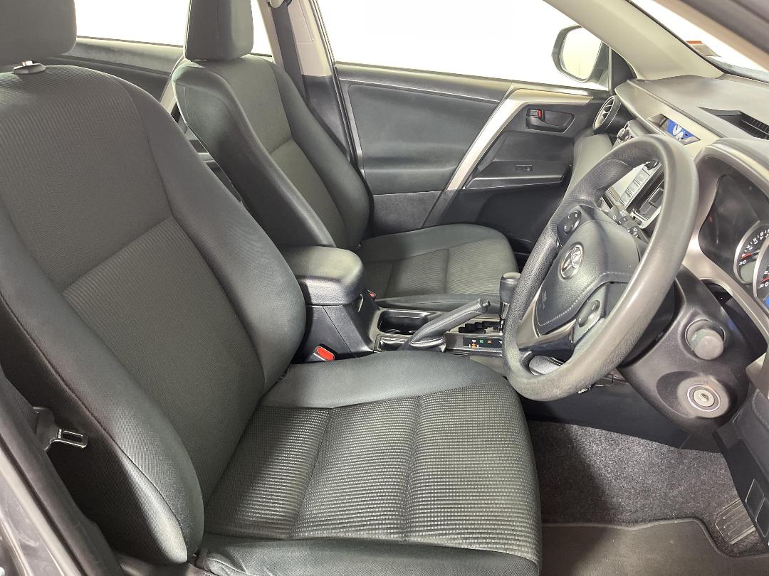 Photo '16' of Toyota Rav4 Photo '16' of Toyota Rav4