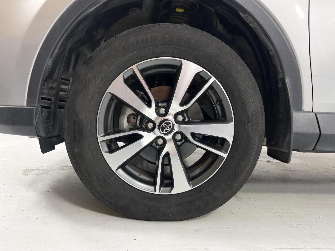 Photo '10' of Toyota Rav4