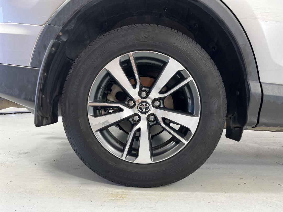 Photo '12' of Toyota Rav4