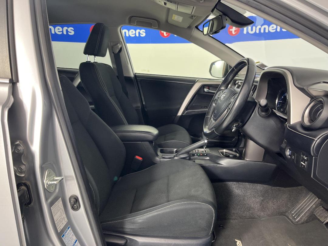 Photo '16' of Toyota Rav4