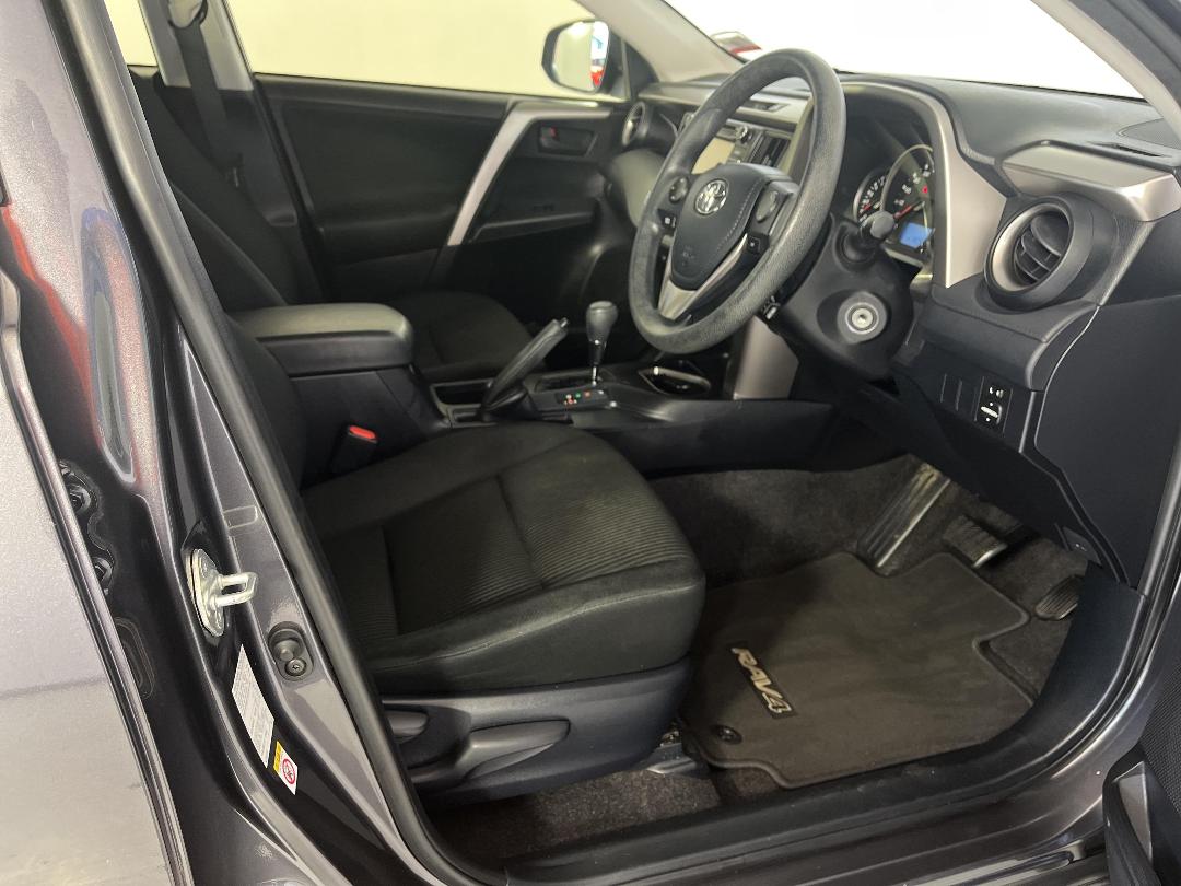 Photo '16' of Toyota Rav4