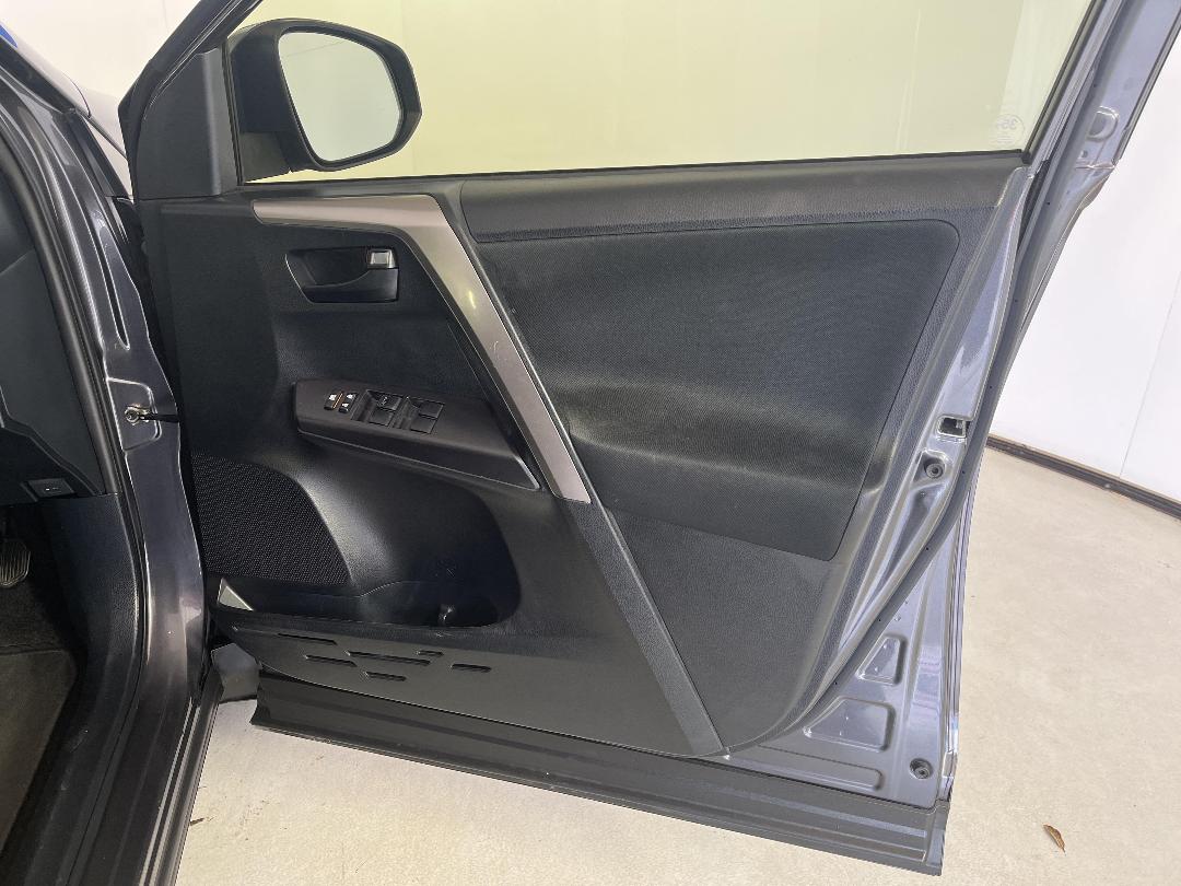 Photo '15' of Toyota Rav4