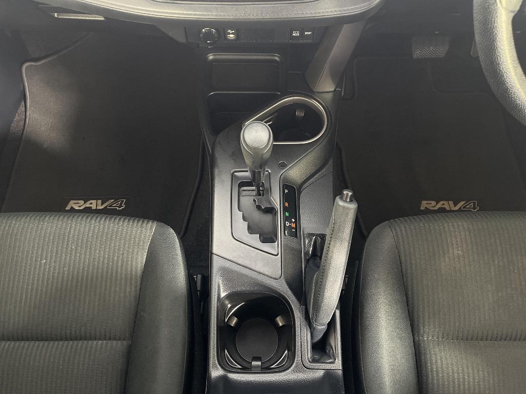 Photo '18' of Toyota Rav4