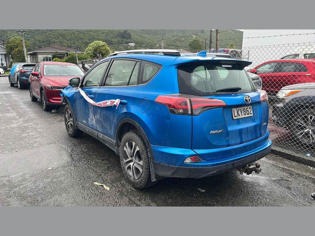 Photo '4' of Toyota Rav4 GX SUV