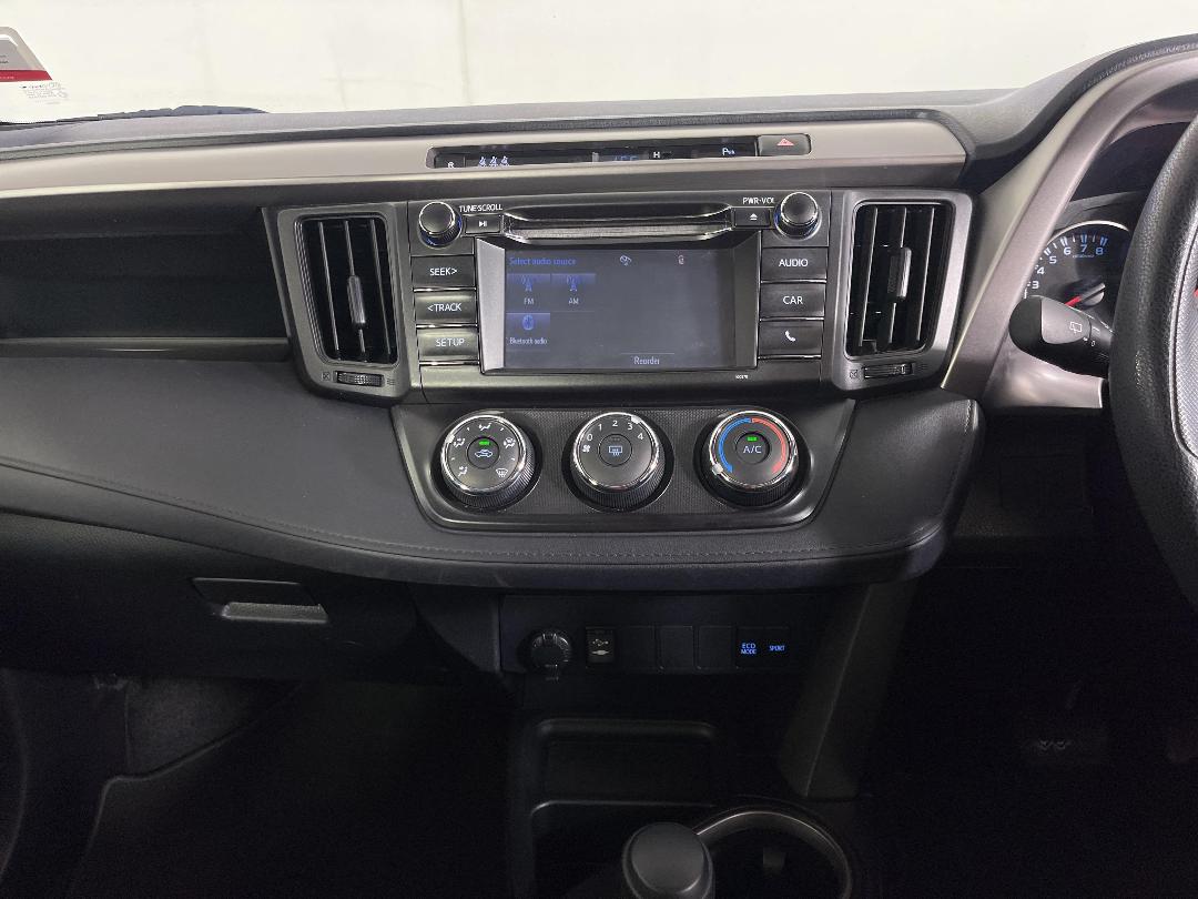 Photo '18' of Toyota Rav4