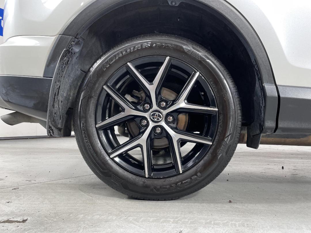 Photo '12' of Toyota Rav4