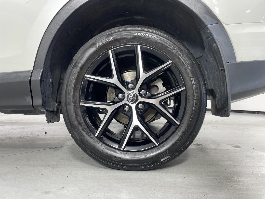 Photo '11' of Toyota Rav4