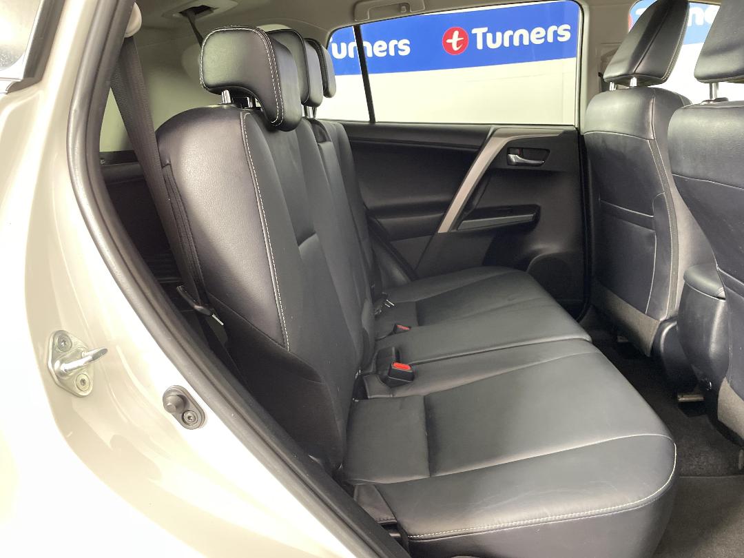 Photo '20' of Toyota Rav4