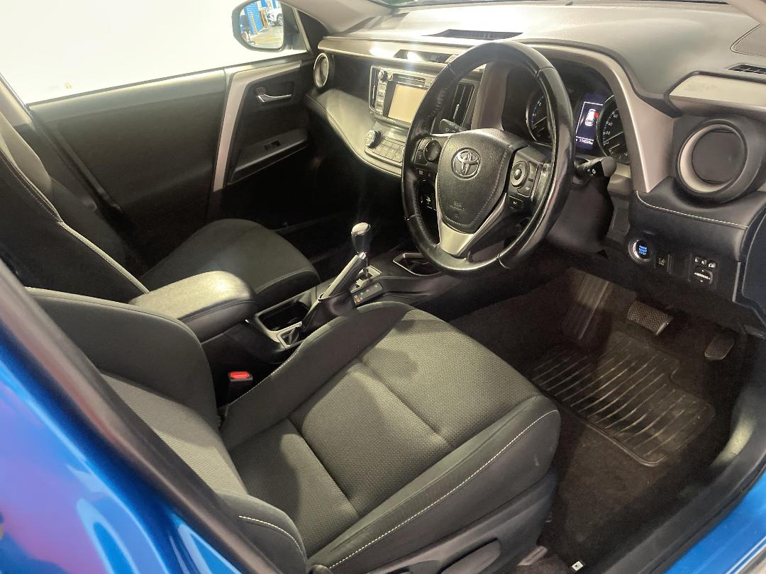 Photo '16' of Toyota Rav4